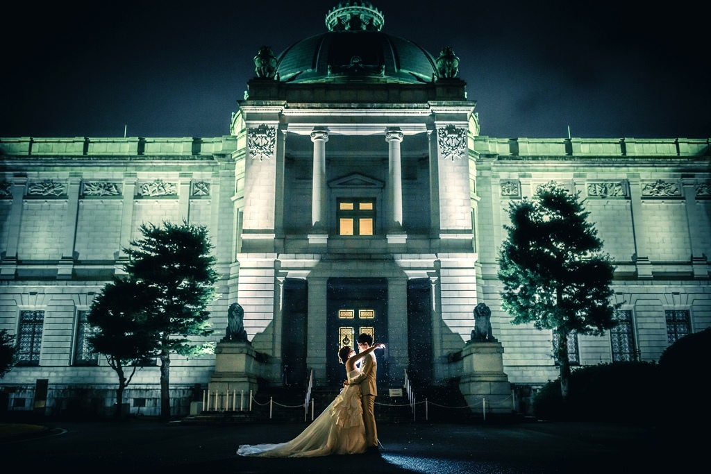 東京国立博物館の外観前で撮った結婚写真