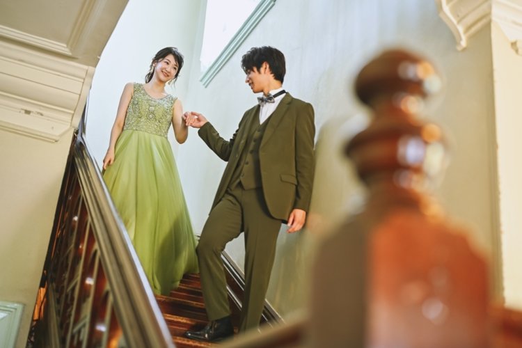 大阪で撮影した新郎新婦の結婚写真、神戸 旧グッゲンハイム邸でオシャレウェディングフォト | 大阪の前撮り＆フォトウェデ
