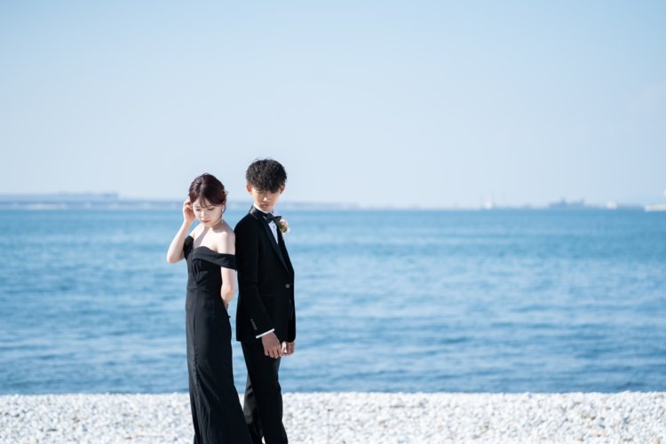海でかっこいいブラックドレス撮影