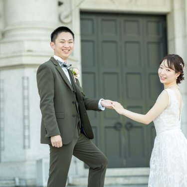 手と手を取り合って夫婦歩んでいく。大阪で叶える前撮り撮影