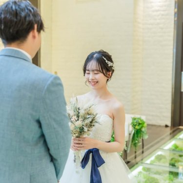 チャペルでフォトウェディング、結婚写真として人気のカット