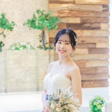 新婦様のソロショット。大阪で叶える前撮り撮影