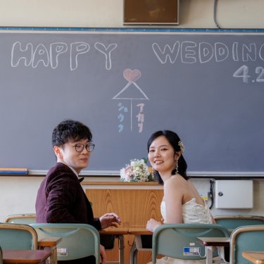 後ろに振り向きショット、結婚写真として人気のカット