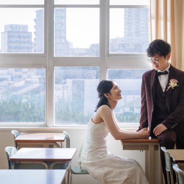 学生時代の休み時間ショット、結婚写真として人気のカット