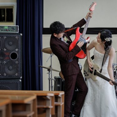 楽しそうなおふたり、結婚写真として人気のカット