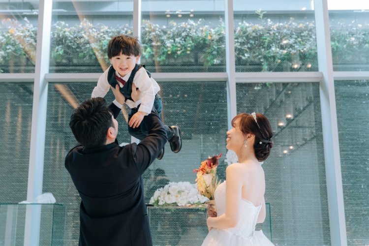 お子様とチャペルでフォトウェディング