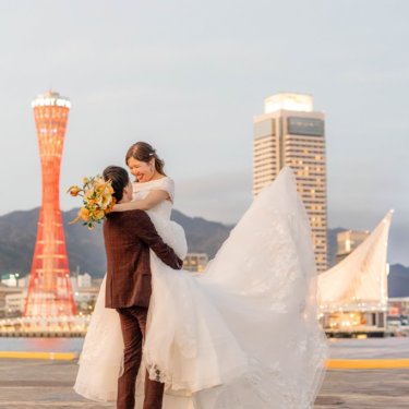 新婦様を持ち上げて撮影｜フォトウェディングの撮影ギャラリー
