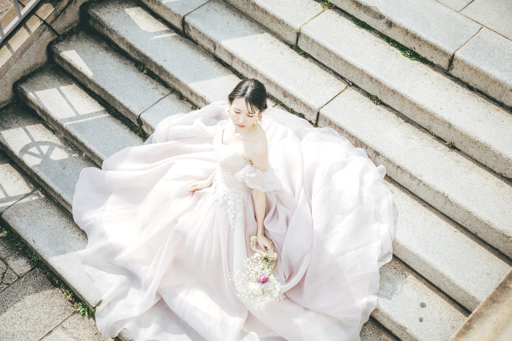 ウエディングドレス姿の花嫁