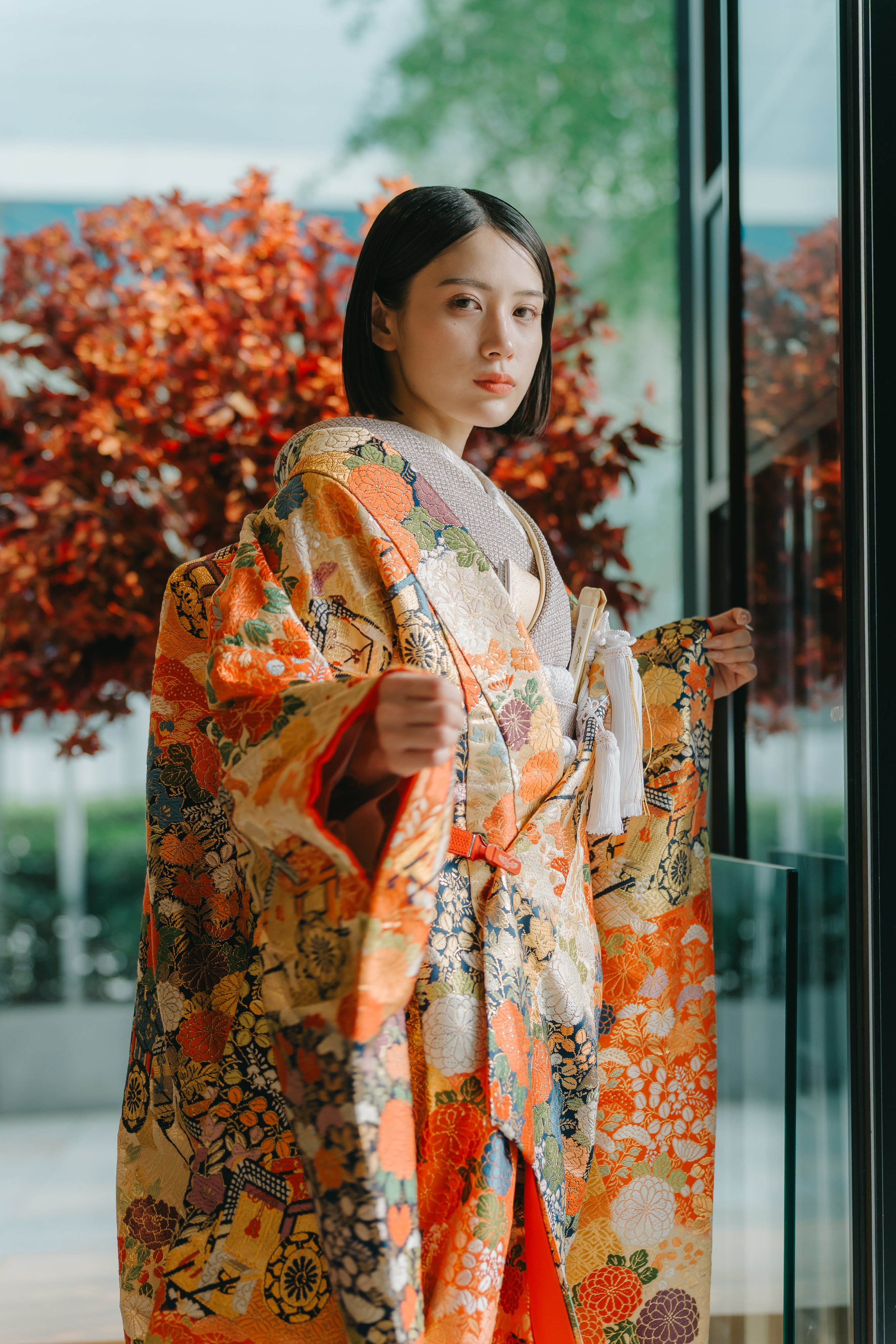 色打掛の生地や金糸刺繍のアップ写真