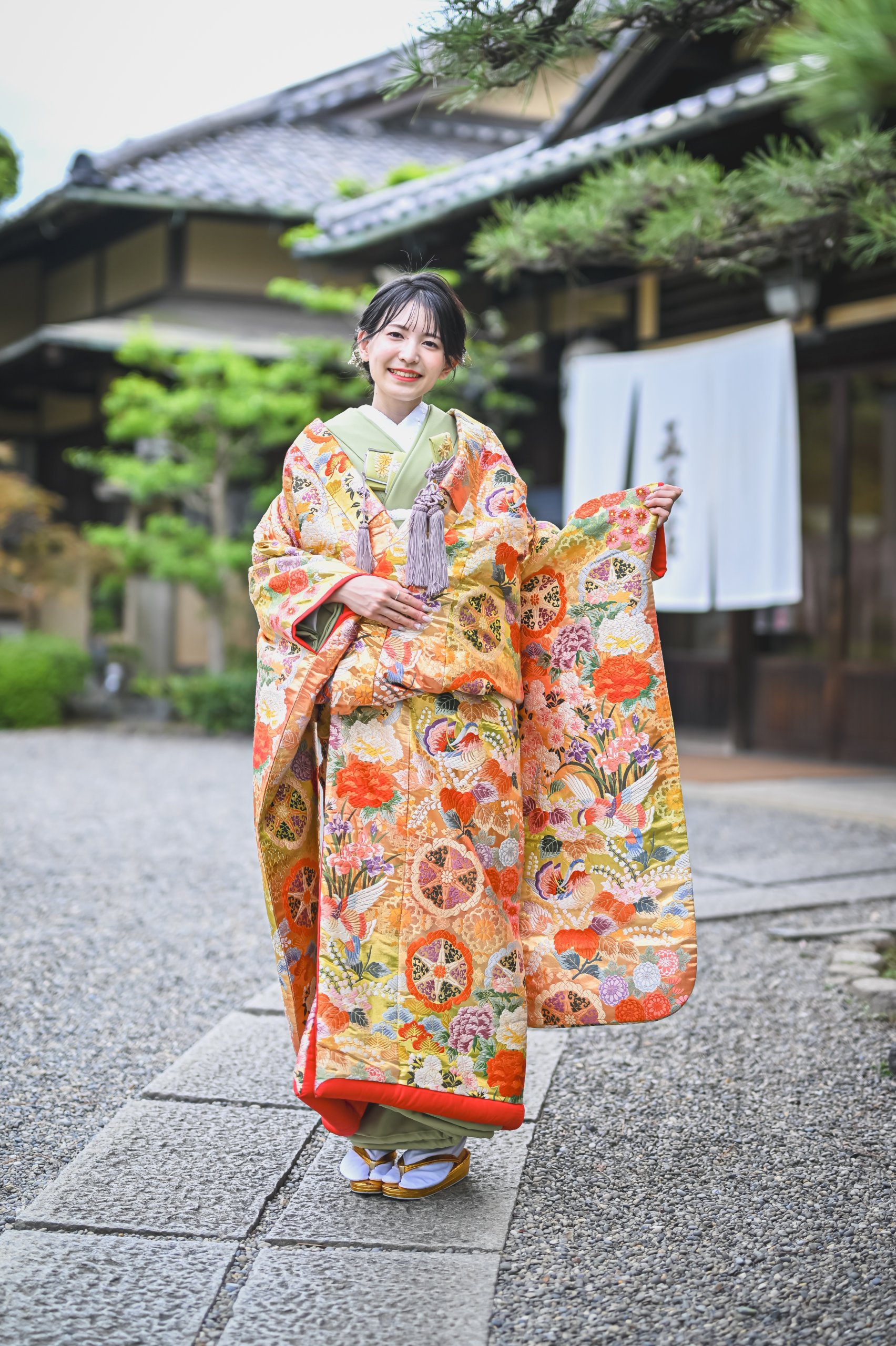 完成した色打掛姿のフルショット