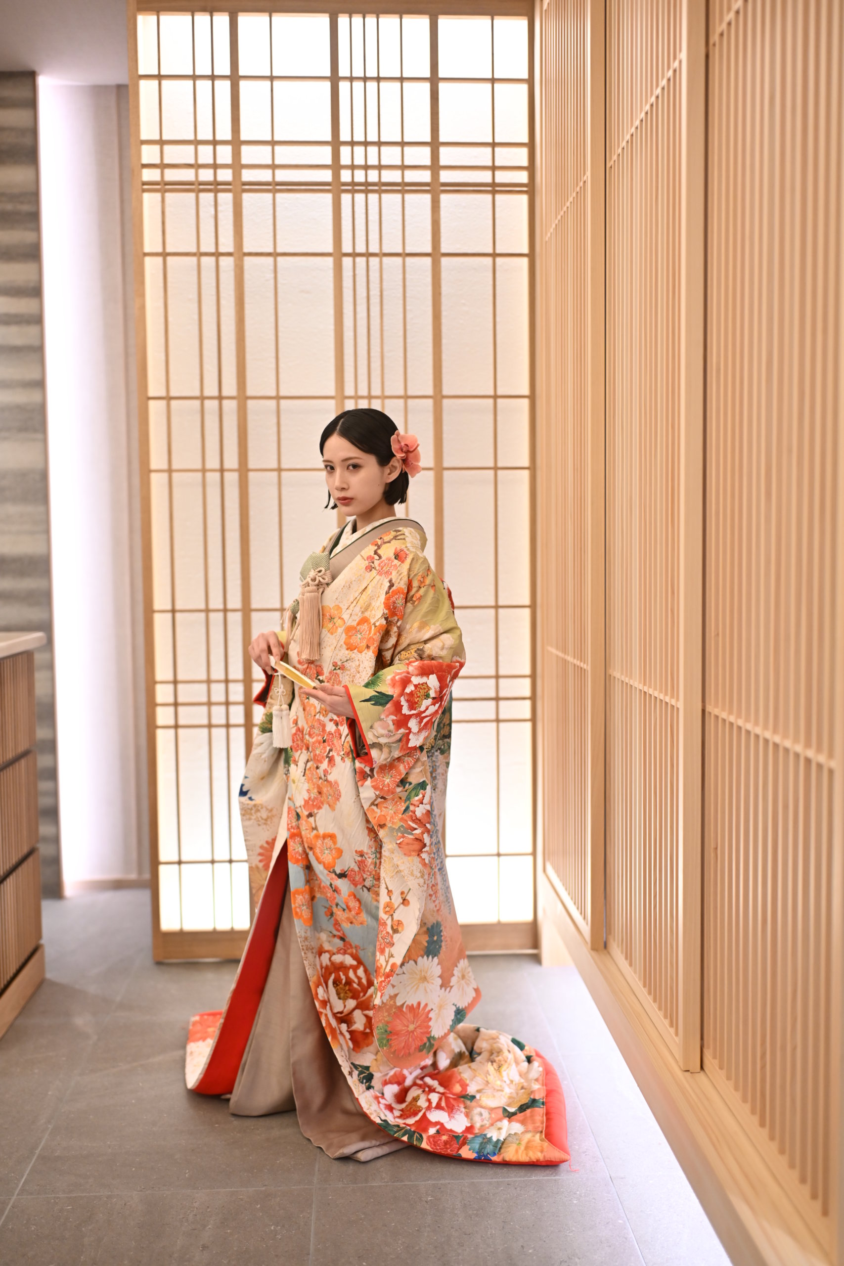 色打掛の生地や金糸刺繍のアップ写真