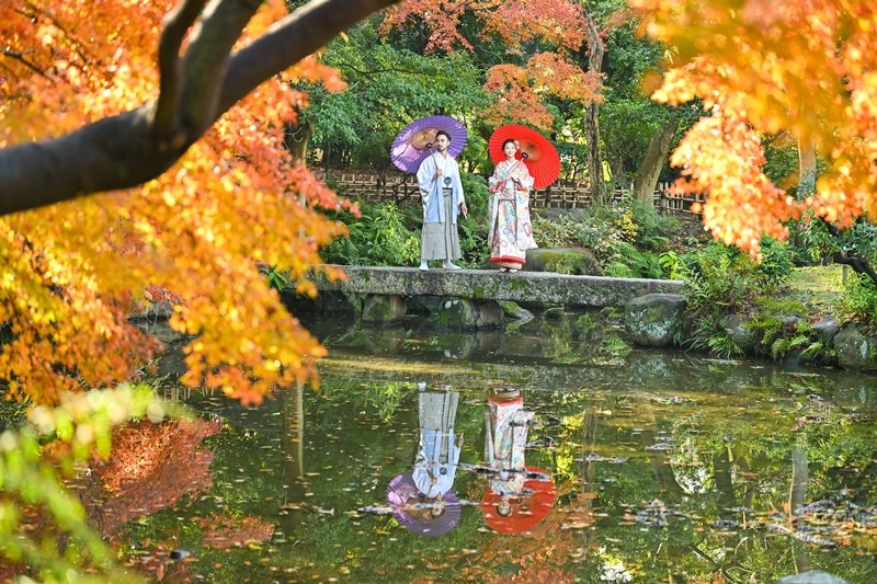 紅葉の庭園で撮る和装前撮り