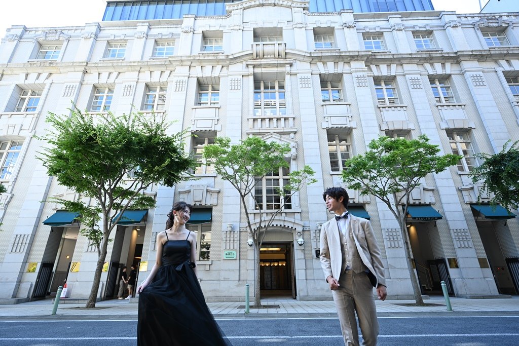 旧居留地のオシャレなビルと一緒に