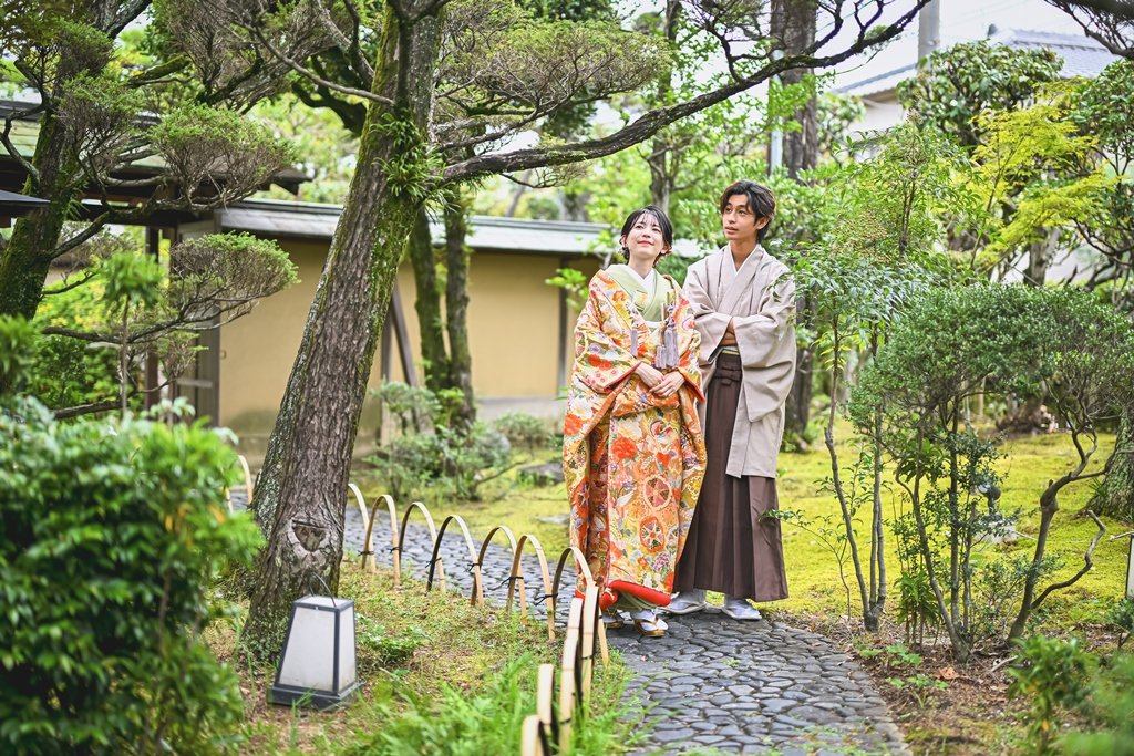 本格的な日本庭園を歩いて