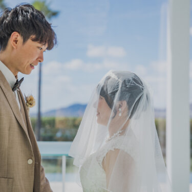 幸せいっぱい♡青空の下で叶えるチャペルフォト