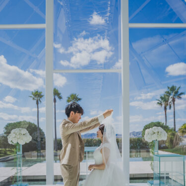 幸せいっぱい♡青空の下で叶えるチャペルフォト