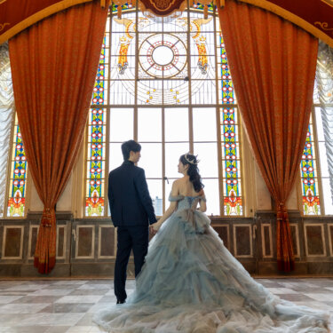 ✨ステンドグラスが彩る、優雅なウェディングのひととき💍🤍