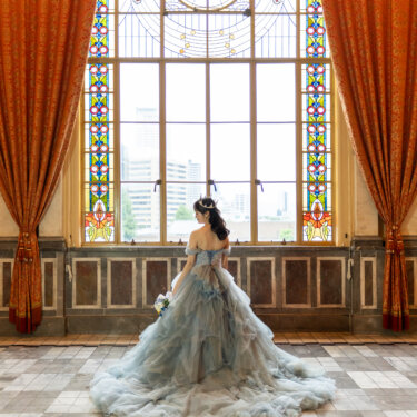 ✨ステンドグラスが彩る、優雅なウェディングのひととき💍🤍