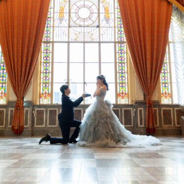 ✨ステンドグラスが彩る、優雅なウェディングのひととき💍🤍