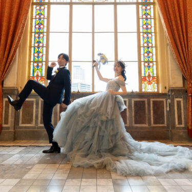 ✨ステンドグラスが彩る、優雅なウェディングのひととき💍🤍