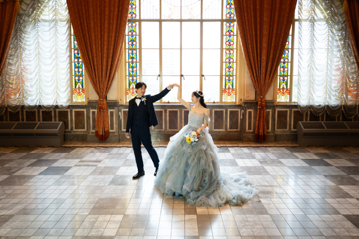 ✨ステンドグラスが彩る、優雅なウェディングのひととき💍🤍